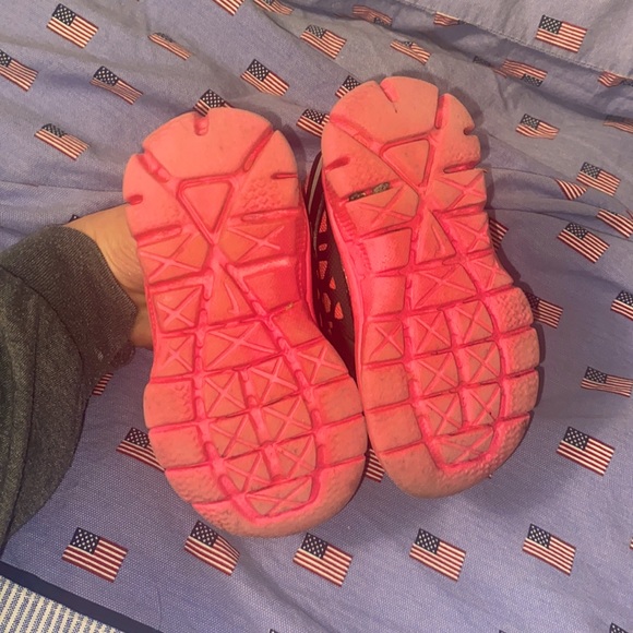 Black & bright pink Nike sneakers - Picture 2 of 6